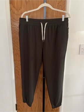 Vuori Weekend Jogger olive green xl